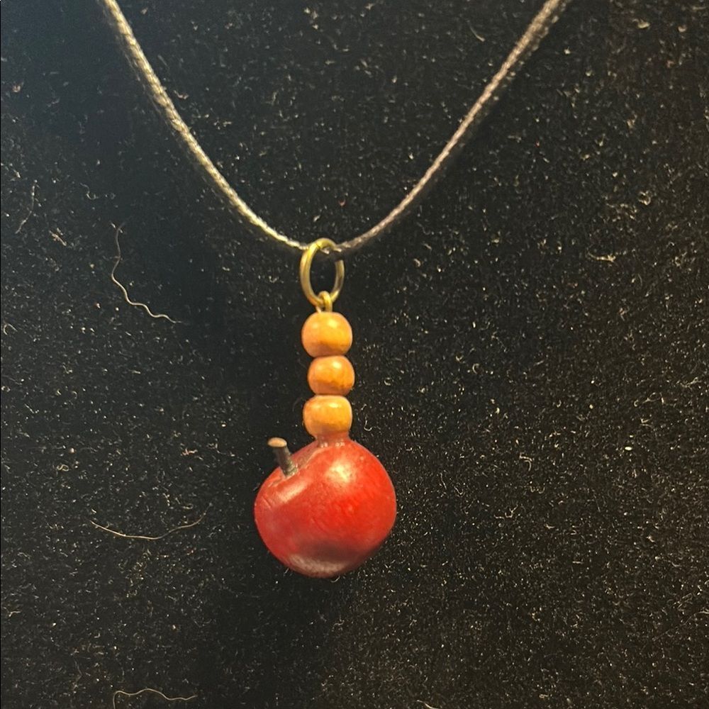 Red apple Necklace - Picture 2 of 3